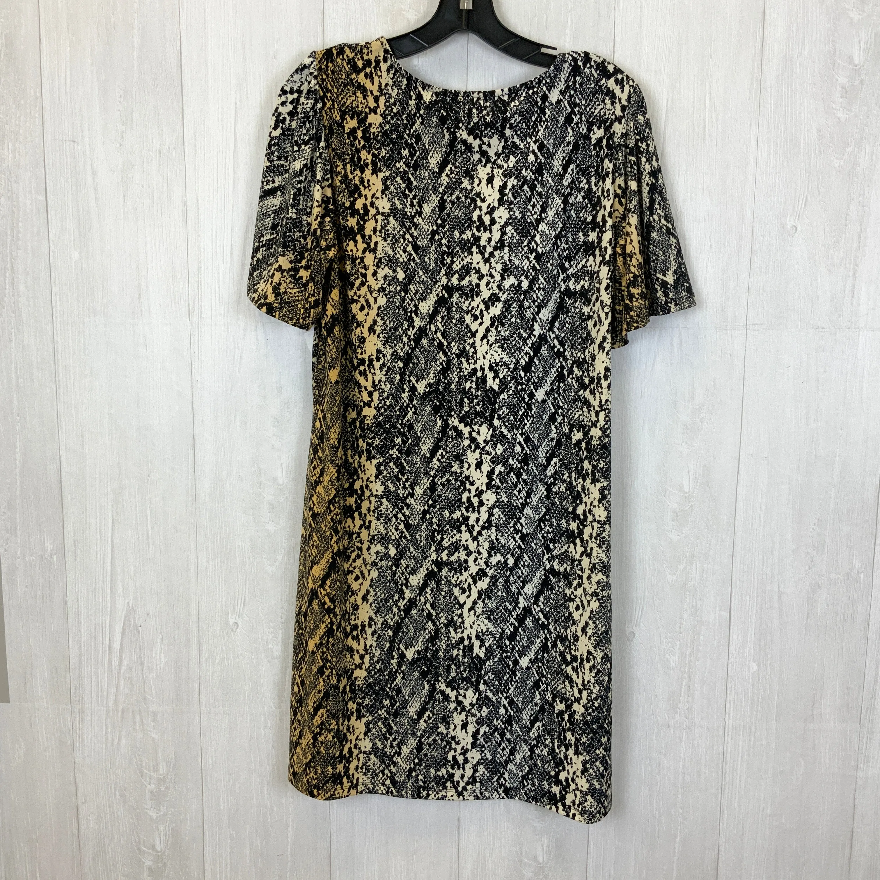 Dress Casual Short By Clothes Mentor  Size: L