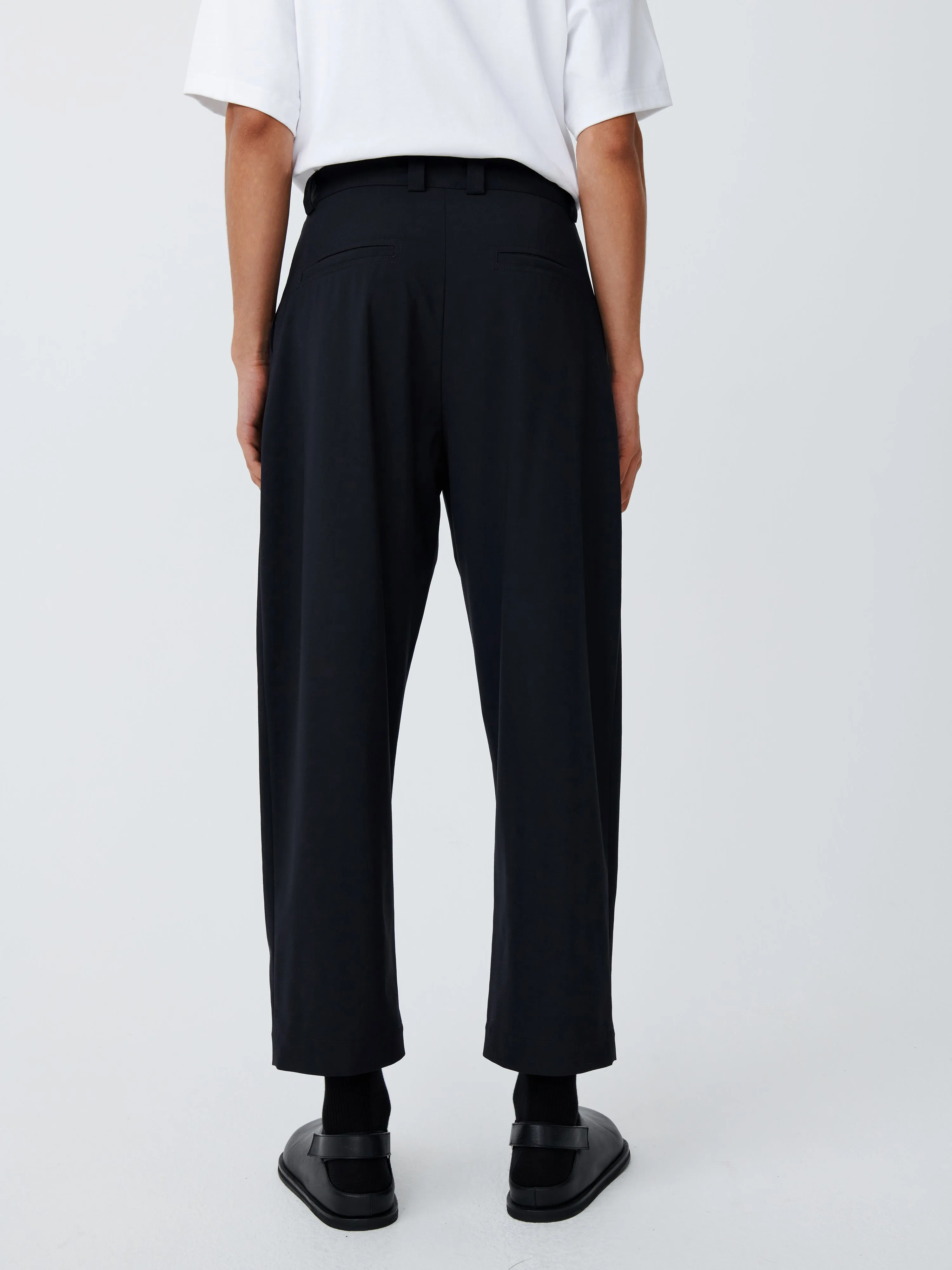 Tuck Tropical Wool Pant in Darkest Navy