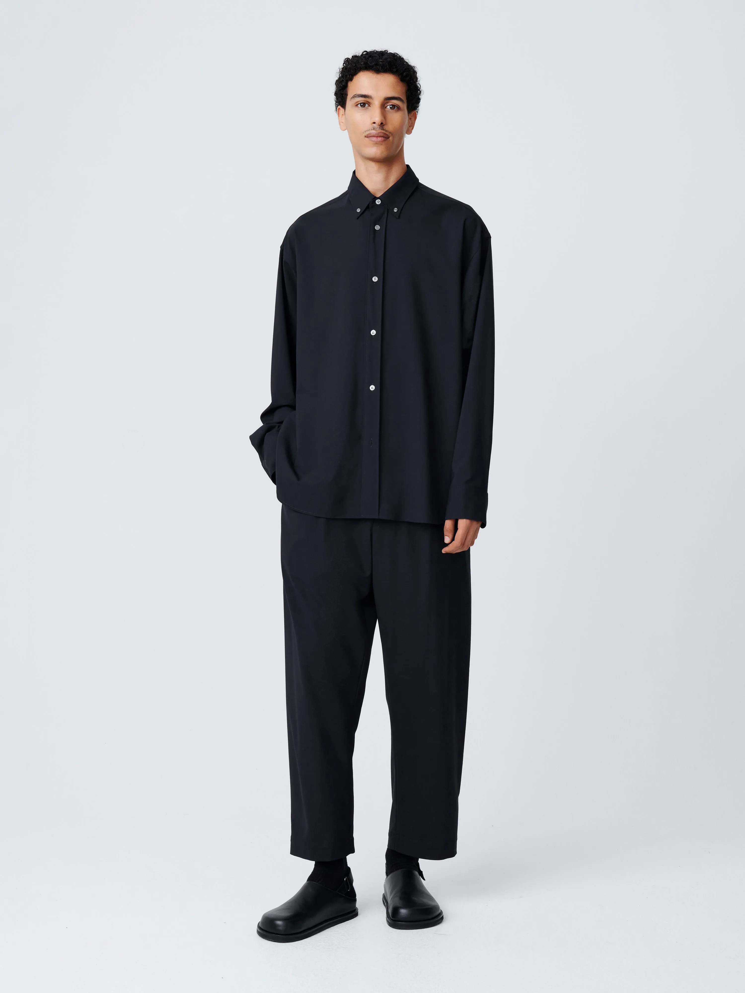 Tuck Tropical Wool Pant in Darkest Navy